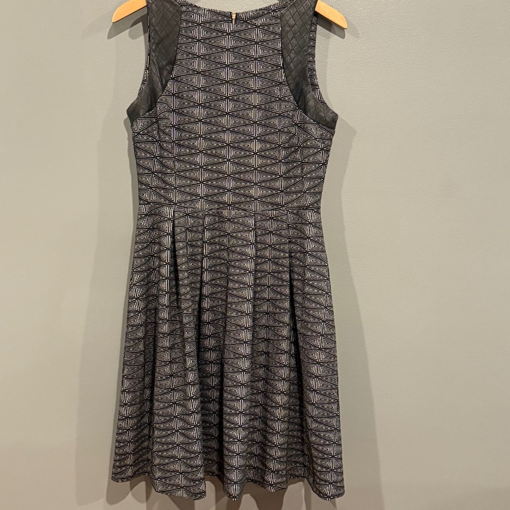 *GENTLY WORN* Ivanka Trump Size 8 Faux Quilted Leather Cocktail Dress